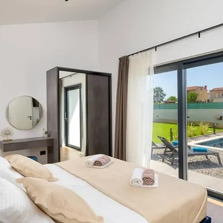 Theo Villa - Your Private Pool Oasis In Durres * Durrës