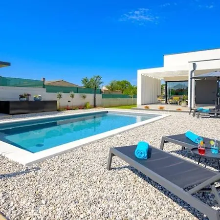 Appartement Theo Villa - Your Private Pool Oasis In Durres Durrës
