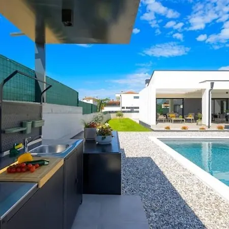 Theo Villa - Your Private Pool Oasis In Durres * Durrës
