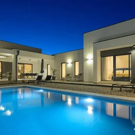 Appartement Theo Villa - Your Private Pool Oasis In Durres Durrës