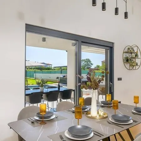 Διαμέρισμα Theo Villa - Your Private Pool Oasis In Durres Δυρράχιο