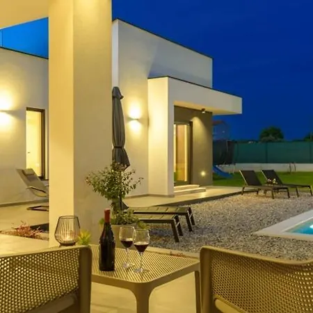 Διαμέρισμα Theo Villa - Your Private Pool Oasis In Durres Δυρράχιο