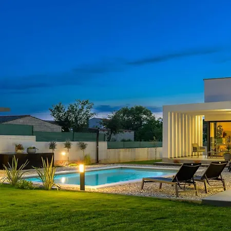 Theo Villa - Your Private Pool Oasis In Durres Διαμέρισμα *